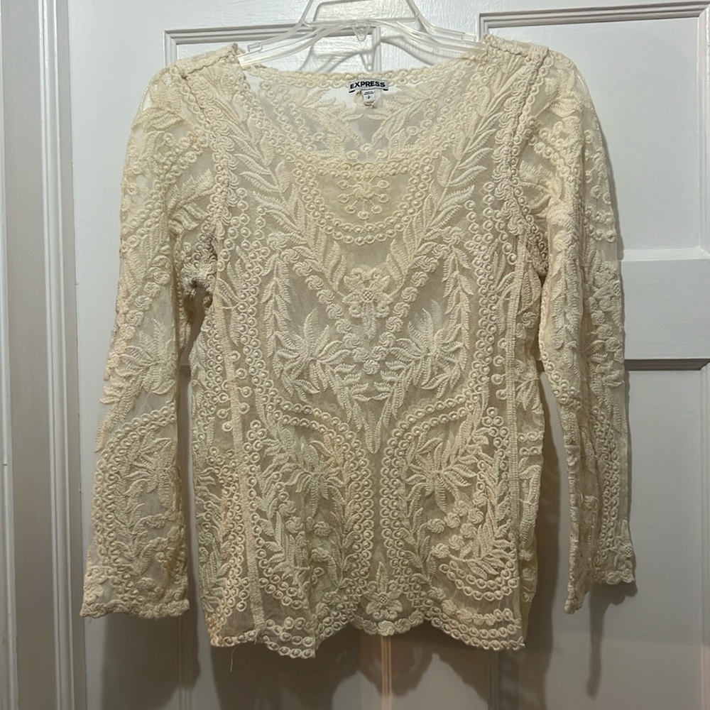 Express lace three quarter length top